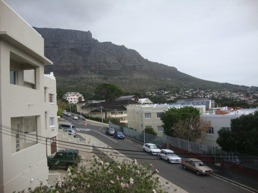 To Let 2 Bedroom Property for Rent in Vredehoek Western Cape